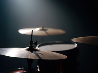 Obraz premium Drum set with glowing cymbals under spotlight, creating dramatic effect