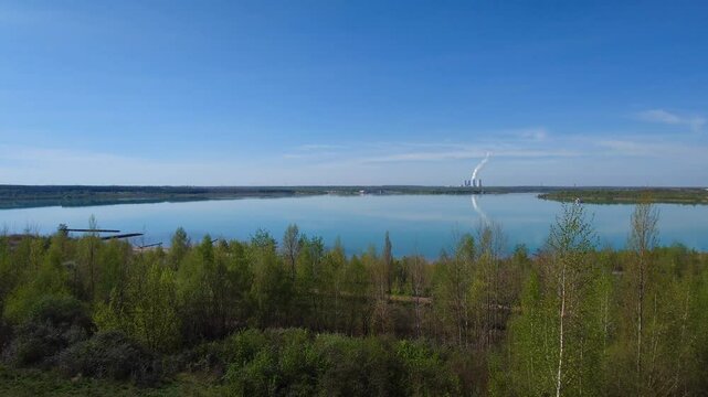 Blick auf den St&ouml;rmthaler See in Sachsen, Deutschland