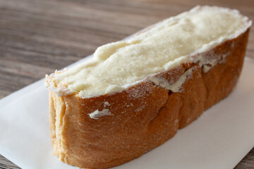 A closeup view of a slice of pan rebanada de mantequilla.