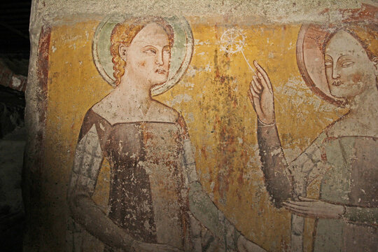 due Sante; affresco nella cripta della chiesa parrocchiale di Santo Stafano a Lenno (Como)