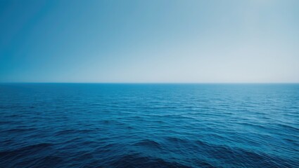 Obraz premium Cobalt sea featuring waves under a bright blue sky