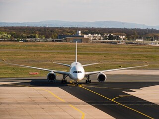 Arrival of a Boeing 787 at Frankfurt Airport