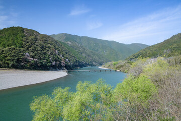 春の岩間沈下橋
