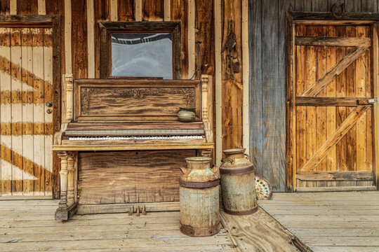 Still-life with decrepit piano in old town, Arizona, USA.