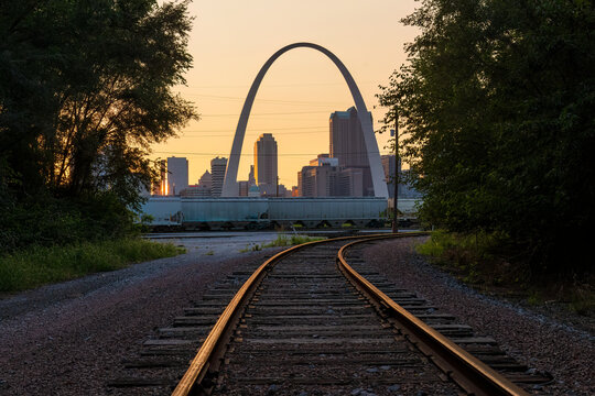 Jefferson National Expansion Memorial, The Gateway Arch at sunset, St. Louis, Missouri.