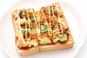 トーストとポテトサラダ