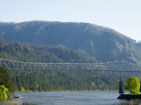 Oregon, USA. Columbia River Gorge, Bridge of the Gods spans the Columbia River.