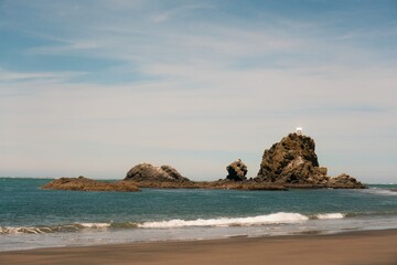 Ninepin Rock – Striking Coastal Formation at Whatipu Beach, New Zealand