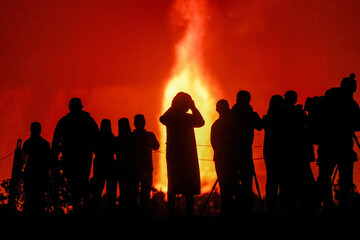 Obraz premium Lava Erupts from Halema'uma'u Crater at Kilauea Volcano Summit Caldera, Hawaii