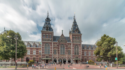 Naklejka premium Hyperlapse of the Rijksmuseum, a famous tourist attraction in Museum Square, Amsterdam. Netherlands