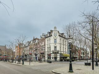 Naklejka premium Maastricht - January 14, 2024: Embarking on a Maastricht Adventure: Roaming the Enchanting Streets of the Old Village