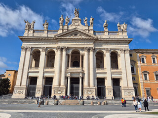 Obraz premium A view of the Basilica of St. John Lateran in Rome, Italy.