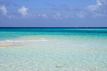  Sunny tropical beach paradise on the Maledives