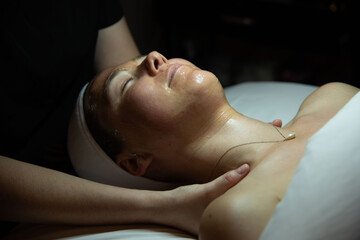 Naklejka premium Woman getting facial at spa