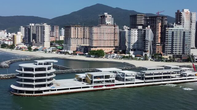 pier de  Itapema e porto belo em santa catarina Brazil molhe do pereque e Hard Rock Cafe