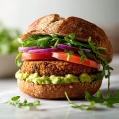 Gesunder Gemüseburger mit Rucola