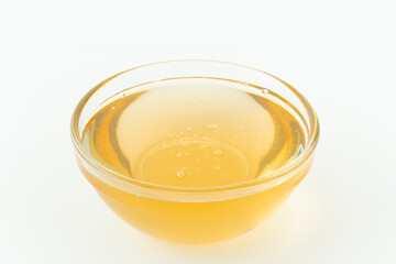 器に入ったハチミツ