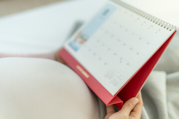 pregnant woman look schedule for due date of birth. Caesarean section is a way for pregnant to know...