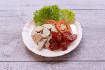 Asian sausage Made from pork and finely ground spices Put into the pork filling. Fry in oil before eating