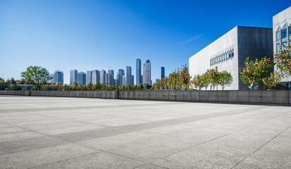 Expansive Urban Landscape with Modern Architecture and Clear Blue Sky