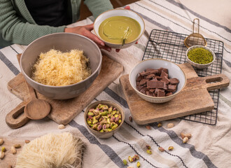 Dubai-Schokolade mit Pistazien und Engelshaar selber machen – Zubereitungsschritte mit Zutaten