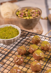 Dubai Schokolade mit Pistazien – selbstgemachte Pralinen mit Kadayif