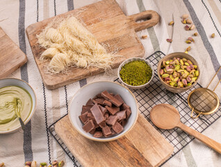 Dubai Schokolade mit Pistazien – selbstgemachte Pralinen mit Kadayif