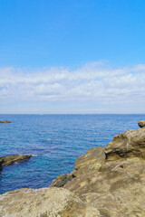日本の風景｜千葉県南房総市・明神岬(大房岬自然公園)の岩場と東京湾