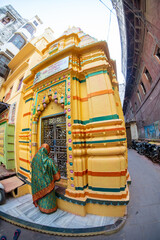 Fototapeta premium India Uttar Pradesh Varanasi woman prays in small neighborhood temple