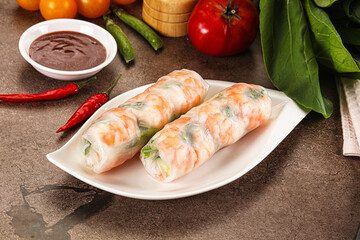 Vietnamese spring roll with prawn