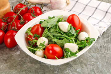 Salad with mozzarella and arugula