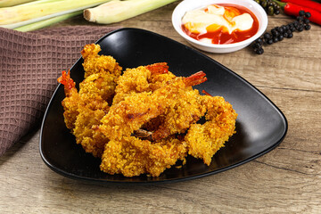 Golden deep prawn tempura wuth sauce