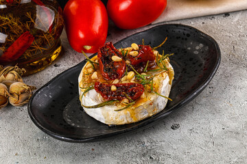 Baked camembert cheese with honey