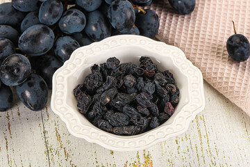 Dry ripe sweet blue raisin
