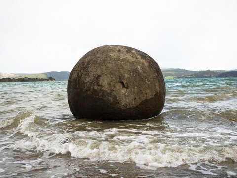 Koutu Boulders spherical round shape stone rock formation cement concretion geological phenomenon Hokianga Harbour beach Opononi Northland New Zealand