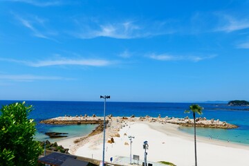 Fototapeta premium 南紀白浜、白良浜。和歌山、日本。5月下旬。