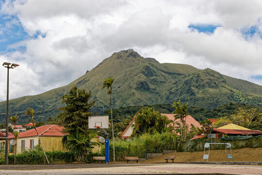 Montagne Pel&eacute;e