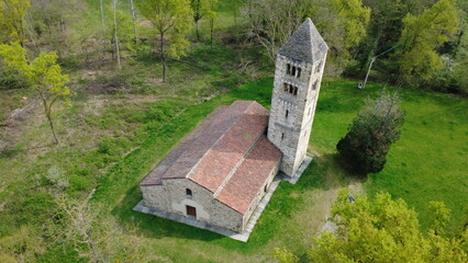 La Chiesa di San Secondo,antica opera  romana immersa nel verde di Magnano in Piemonte