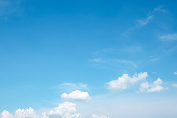 Fototapeta premium Bright blue sky with fluffy white clouds on a sunny day.