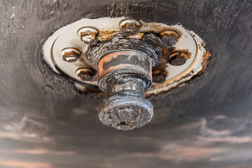Greased trailer kingpin for smoother sliding and friction on the fifth wheel.