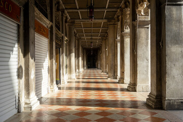 Obraz premium Authentic Italian Streets – Timeless Scenes of Everyday Life. Candid and atmospheric images of Italian streets capturing the charm, color, and character of everyday life.