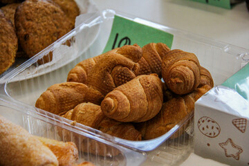 croissant in a tray, toasted, delicate dough, appetizing, for sale, food, cookies, with filling, goodies