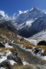 Obraz premium Trekking to Annapurna Base Camp, Nepal - Scenic Snow Mountains and Adventure Landscape 