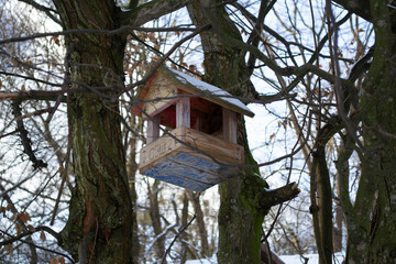 wooden birdhouse, feeder. DIY birdhouse