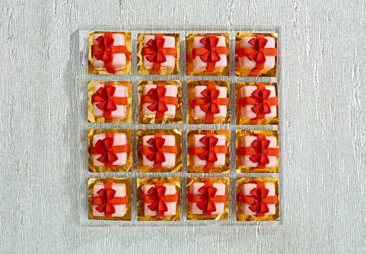akes, fancy, tray, multiple, decoration, gold, red, bow, silver, party, celebration, gourmet