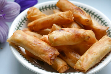 Fried spring rolls or Popiah Goreng, crispy fried spring roll filled with vegetables, meat or prawns, offering a crunchy delight.  Usually served for breakfast or afternoon tea.