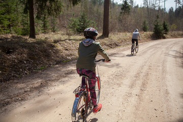 Fototapeta premium Two Cyclists Exploring a Forest Path in a Natural Setting