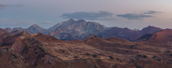 Naklejka premium Dominating the skyline Colorado mountains from L/R Siberia Peak (13,425'), Capitol Peak (14,138'), Snowmass Mountain (14,105'), and Haggerman Peak (13,848').
