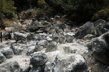 巨岩が転がる八幡地獄