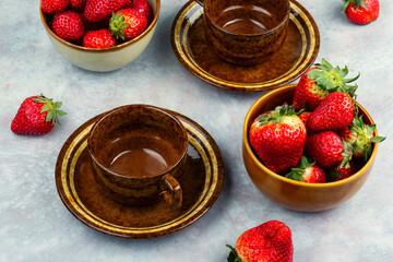 Red tea with strawberries, remedies.